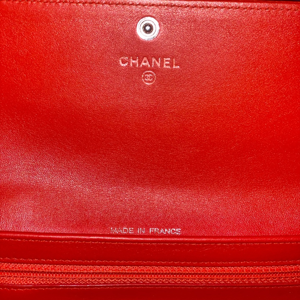 AUTHENTIC RED CHANEL CAVIAR LEATHER - LIKE NEW! - Picture 11 of 16